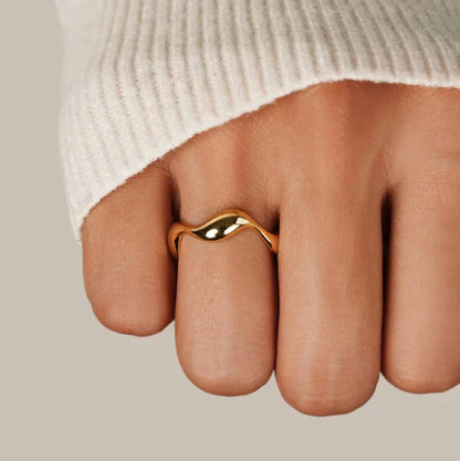Elyra Smooth Flow Ring