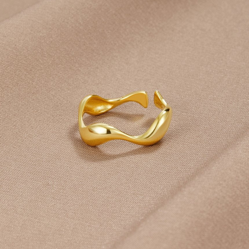 Elyra Smooth Flow Ring