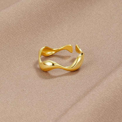 Elyra Smooth Flow Ring