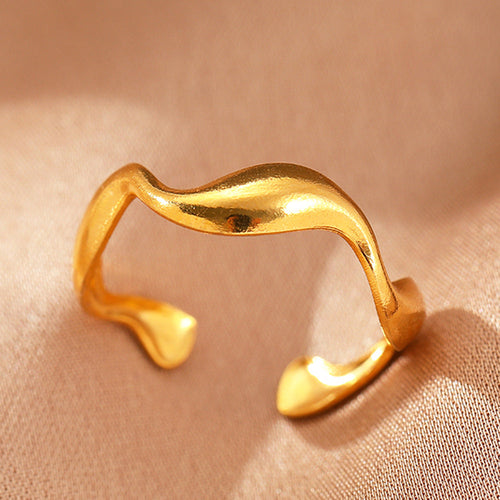 Elyra Smooth Flow Ring